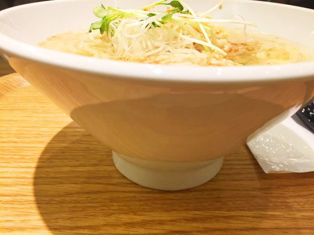 春水堂,チュンスイタン,鶏湯麺(ジータンメン),横から撮影した画像